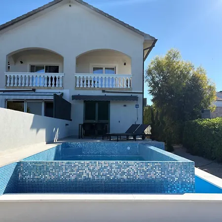 Lydia With Private Pool On The