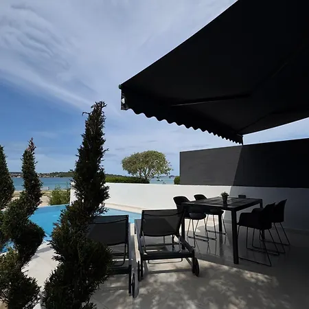 Lydia With Private Pool On The Apartment